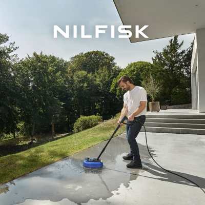 Logo nilfisk et mise en situation d'un homme nettoyant sa terrasse
